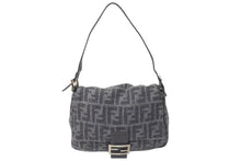 Load image into Gallery viewer, FENDI フェンディ マンマバケット ズッカ柄 ワンショルダーバッグ ハンドバッグ カシミア グレー シルバー金具 美品 中古 4c075888