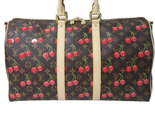 Load image into Gallery viewer, 新品未使用 LOUIS VUITTON ルイヴィトン モノグラム チェリー キーポル バンドリエール 45 新作 M13764 中古 4b002653
