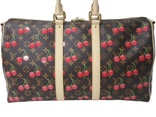 Load image into Gallery viewer, 新品未使用 LOUIS VUITTON ルイヴィトン モノグラム チェリー キーポル バンドリエール 45 新作 M13764 中古 4b002653