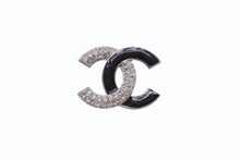 Load image into Gallery viewer, CHANEL シャネル ココマーク ピアス 重量約2.8g A23K刻印 ラインストーン メタル シルバー ブラック クリア 片耳用 美品 中古 4b002825
