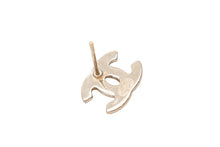 Load image into Gallery viewer, CHANEL シャネル ココマーク ピアス 重量約1.0g 04A刻印 ラインストーン メタル GP ゴールド マルチカラー 片耳用 美品 中古 4b002821