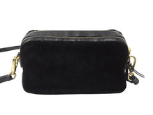 Load image into Gallery viewer, 極美品 MIUMIU ミュウミュウ 18-19AW シアリング ロゴ ショルダーバッグ ブラック 黒 ファー 5BH084 ゴールド金具 中古 4b002885