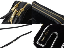 Load image into Gallery viewer, 極美品 MIUMIU ミュウミュウ 18-19AW シアリング ロゴ ショルダーバッグ ブラック 黒 ファー 5BH084 ゴールド金具 中古 4b002885