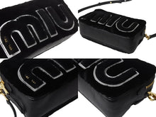 Load image into Gallery viewer, 極美品 MIUMIU ミュウミュウ 18-19AW シアリング ロゴ ショルダーバッグ ブラック 黒 ファー 5BH084 ゴールド金具 中古 4b002885