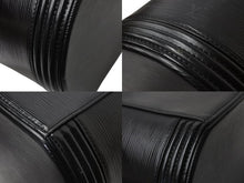 Load image into Gallery viewer, LOUIS VUITTON ルイヴィトン カンヌエピノワール ハンドバッグ M48032 エピレザー ブラック ゴールド金具 美品 中古 4b002887