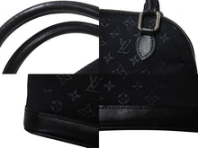 Load image into Gallery viewer, LOUIS VUITTON ルイヴィトン モノグラムサテン リトル アルマ ミニハンドバッグ M92146 ブラック シルバー金具 美品 中古 4b002906