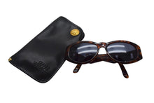 Load image into Gallery viewer, Gianni Versace ジャンニ ヴェルサーチ メデューサ ロゴ サングラス ブラウン プラスチック MOD 424 ゴールド金具 アイウェア 小物 美品 中古 4b002925