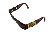 Load image into Gallery viewer, Gianni Versace ジャンニ ヴェルサーチ メデューサ ロゴ サングラス ブラウン プラスチック MOD 424 ゴールド金具 アイウェア 小物 美品 中古 4b002925