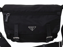 Load image into Gallery viewer, PRADA プラダ VERA トライアングルロゴ ショルダーバッグ メッセンジャーバッグ ナイロン レザー ブラック シルバー金具 美品 中古 4b002978