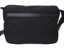 Load image into Gallery viewer, PRADA プラダ VERA トライアングルロゴ ショルダーバッグ メッセンジャーバッグ ナイロン レザー ブラック シルバー金具 美品 中古 4b002978