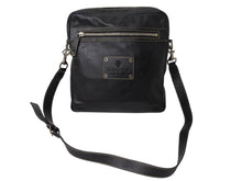 Load image into Gallery viewer, GUCCI グッチ ショルダーバッグ メッセンジャーバッグ クレスト 201451 レザー ブラック シルバー金具 美品 中古 4b002995