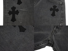 Load image into Gallery viewer, CHROME HEARTS クロムハーツ セメタリークロスパッチ デニムパンツ サイズ27 Levi's リーバイス グレー 20パッチ 美品 中古 4b003167