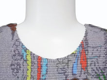 Load image into Gallery viewer, 極美品 me ISSEY MIYAKE ミーイッセイミヤケ タンクトップ ノースリーブカットソー MI03FR362 ポリエステル グレー 総柄 中古 4b003189