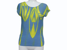 Load image into Gallery viewer, 新品同様 me ISSEY MIYAKE ミーイッセイミヤケ 転写 ワッフル プリーツ ブラウス ブルー イエロー ポリエステル MI51FK497 サイズF 中古 4b003194