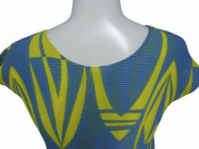 Load image into Gallery viewer, 新品同様 me ISSEY MIYAKE ミーイッセイミヤケ 転写 ワッフル プリーツ ブラウス ブルー イエロー ポリエステル MI51FK497 サイズF 中古 4b003194
