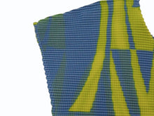 Load image into Gallery viewer, 新品同様 me ISSEY MIYAKE ミーイッセイミヤケ 転写 ワッフル プリーツ ブラウス ブルー イエロー ポリエステル MI51FK497 サイズF 中古 4b003194
