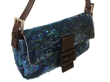 Load image into Gallery viewer, FENDI フェンディ マンマバケット ワンショルダーバッグ 26424 スパンコール ビーズ ブルー シルバー金具 美品 中古 4b003243