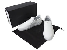 Load image into Gallery viewer, 新品同様 CHROME HEARTS クロムハーツ スニーカー スリッポン CHプラス レザーパッチ ダガー レザー ラバー サイズ43 ホワイト 中古 4b003359