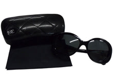 Load image into Gallery viewer, CHANEL シャネル キルティング ココマーク サングラス ブラック プラスチック 56☐17 5188 アイウェア 小物 ロゴ オーバル 美品 中古 4b003362