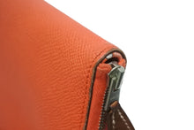 Load image into Gallery viewer, HERMES エルメス アザップロングシルクインヴキー 長財布 A刻印 レザー シルク フランス製 オレンジ シルバー金具 美品 中古 4b003391