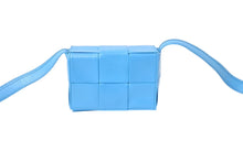 Load image into Gallery viewer, 極美品 BOTTEGA VENETA ボッテガヴェネタ キャンディーカセット ミニショルダーバッグ レザー ブルー シルバー金具 中古 4b003437
