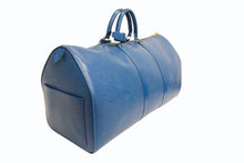 Load image into Gallery viewer, LOUIS VUITTON ルイヴィトン エピ キーポル55 ボストンバッグ レザー ブルー M42955 ロゴ 旅行バッグ 青 鞄 美品 中古 4b003521