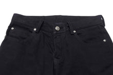 Load image into Gallery viewer, 極美品 CHROME HEARTS クロムハーツ フレアニーステッチデニムパンツ 255536 コットン シルバー925 サイズ26 ブラック 中古 4b004067