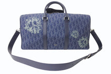 Load image into Gallery viewer, Dior ディオール DENIM TEARS デニムティアーズ ランゴ50 ボストンバッグ 2WAY オブリーク ピースサイン レザー コットンデニム ネイビー シルバー金具 美品 中古 4b004427