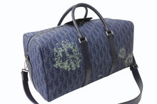 Load image into Gallery viewer, Dior ディオール DENIM TEARS デニムティアーズ ランゴ50 ボストンバッグ 2WAY オブリーク ピースサイン レザー コットンデニム ネイビー シルバー金具 美品 中古 4b004427