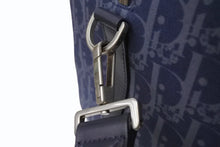 Load image into Gallery viewer, Dior ディオール DENIM TEARS デニムティアーズ ランゴ50 ボストンバッグ 2WAY オブリーク ピースサイン レザー コットンデニム ネイビー シルバー金具 美品 中古 4b004427