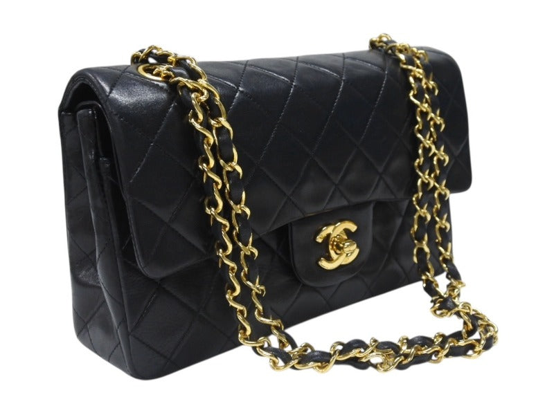 CHANEL ブラック マトラッセ シャネル CHANEL 財布 二つ折り マトラッセ 黒 ブラック 小物