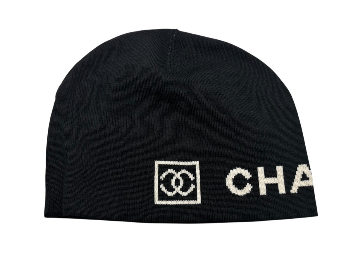 CHANEL 黒 ニット帽 ボタン ビーニー キャップ ビジュー ラインストーン CHANEL シャネル Embroidered CC Logo Beanie ビーニー ニット