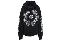 Load image into Gallery viewer, CHROME HEARTS クロムハーツ BELLA HD PLVR ベラハディッド イニシャル刺繍 ロゴプリント プルオーバーパーカーサイズM ブラック 美品 中古 4b008151