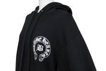 Load image into Gallery viewer, CHROME HEARTS クロムハーツ BELLA HD PLVR ベラハディッド イニシャル刺繍 ロゴプリント プルオーバーパーカーサイズM ブラック 美品 中古 4b008151