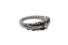 Load image into Gallery viewer, 極美品 CHROME HEARTS クロムハーツ ベイビークラシック フローラルクロスリング 指輪 重量約5.1g サイズ5.5号 シルバー925 中古 4b008455