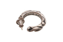 Load image into Gallery viewer, CHROMEHEARTS クロムハーツ HOOPSCROOL スクロールフープ ピアス 片耳 アクセサリー シルバーピアス '97刻印 シルバー925 3.8g 美品 中古 4b008466