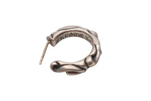 Load image into Gallery viewer, CHROMEHEARTS クロムハーツ HOOPSCROOL スクロールフープ ピアス 片耳 アクセサリー シルバーピアス '97刻印 シルバー925 3.8g 美品 中古 4b008466