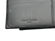 Load image into Gallery viewer, MaisonMargiela メゾンマルジェラ フリップフラップウォレット 二つ折り財布 レザー ブラック ホワイト 美品 中古 4c067023