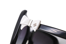 Load image into Gallery viewer, CHANEL シャネル サングラス ココマーク サイドリボン 5170-A 58□17 135 3N ブラック ホワイト 美品 中古 4c067116cc