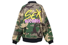 Load image into Gallery viewer, 極美品 CHROMEHEARTS クロムハーツ MATTYBOY SexRecords ボンバージャケット ダガーファスナー クロスボタン サイズM 中古 4c067405