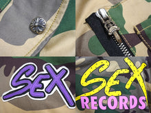 Load image into Gallery viewer, 極美品 CHROMEHEARTS クロムハーツ MATTYBOY SexRecords ボンバージャケット ダガーファスナー クロスボタン サイズM 中古 4c067405