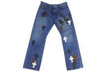 Load image into Gallery viewer, CHROME HEARTS クロムハーツ ウォッシュド デニムパンツ クロスパッチ JEAN STRTLG FBRC インディゴ サイズ34 美品 中古 4c067410