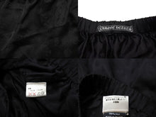 Load image into Gallery viewer, 極美品 CHROME HEARTS クロムハーツ マルチロゴ フレア ミニ スカート ブラック シルク ロゴ CHクロス BSフレア 中古 4c067437