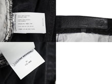 Load image into Gallery viewer, 新品未使用 ChromeHearts クロムハーツ リーバイス デニムパンツ クロスパッチ CHクロス ボタン ブラック 31 中古 4c067553