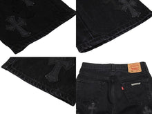Load image into Gallery viewer, 新品未使用 ChromeHearts クロムハーツ リーバイス デニムパンツ クロスパッチ CHクロス ボタン ブラック 31 中古 4c067553