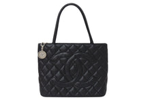 Load image into Gallery viewer, CHANEL シャネル ハンドバッグ 復刻トート キャビアスキン マトラッセ ココマーク 7番台 シルバー金具 美品 中古 4c068299