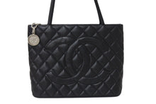 Load image into Gallery viewer, CHANEL シャネル ハンドバッグ 復刻トート キャビアスキン マトラッセ ココマーク 7番台 シルバー金具 美品 中古 4c068299