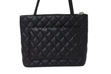 Load image into Gallery viewer, CHANEL シャネル ハンドバッグ 復刻トート キャビアスキン マトラッセ ココマーク 7番台 シルバー金具 美品 中古 4c068299