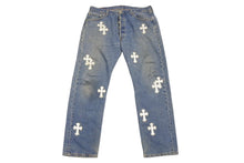 Load image into Gallery viewer, CHROME HEARTS クロムハーツ デニムパンツ リーバイス ドレイク オーダー クロスパッチ サイズ36 ブルー 美品 中古 4c068673