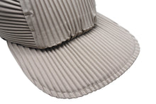 Load image into Gallery viewer, HOMME PLISSE ISSEY MIYAKE オムプリッセ イッセイミヤケ プリーツ キャップ HP31AA403 ポリエステル ベージュ 美品 中古 4c069656